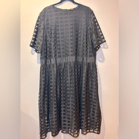Black‎ Geometric Grid Print Short Sleeve Knee Length Dress Plus Size 26 - Picture 1 of 5